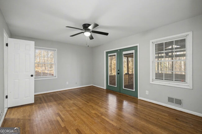 Building Photo - 140 Maple Pl