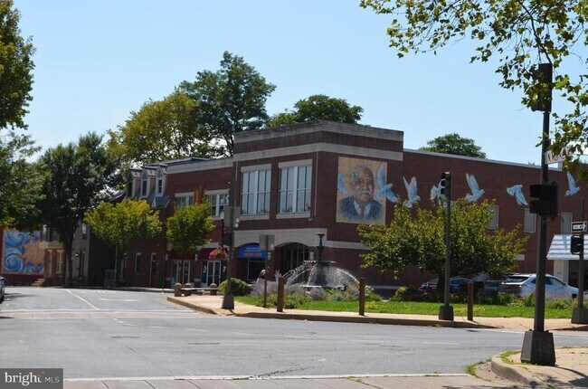 Building Photo - 313 N Market St