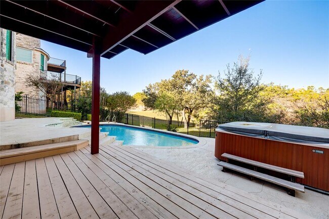 Building Photo - 12120 Carlsbad Dr