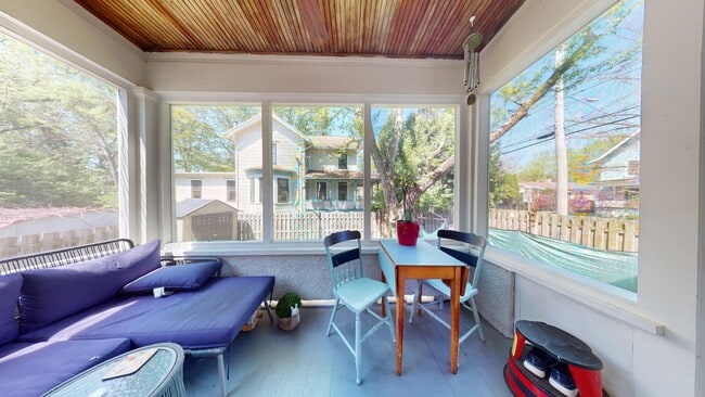 Building Photo - 402 N Titus Ave