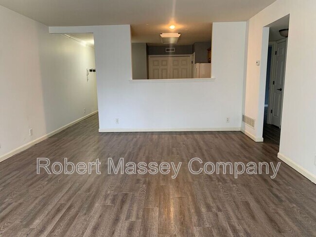 Building Photo - 1038 Brent St