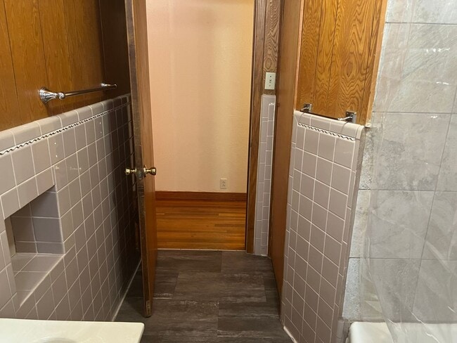 Building Photo - Country Living Home