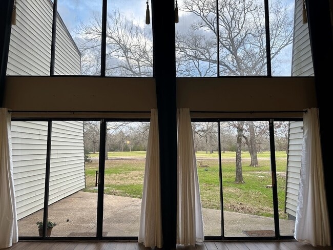Building Photo - 24468 Country Clb Dr