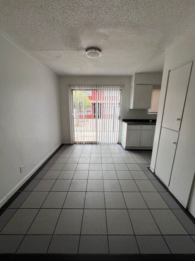Building Photo - 521 S Maryland Pkwy