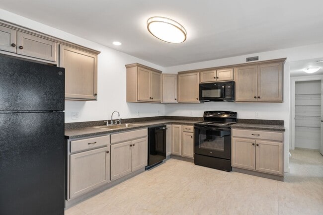 Building Photo - 24 Jersey Way