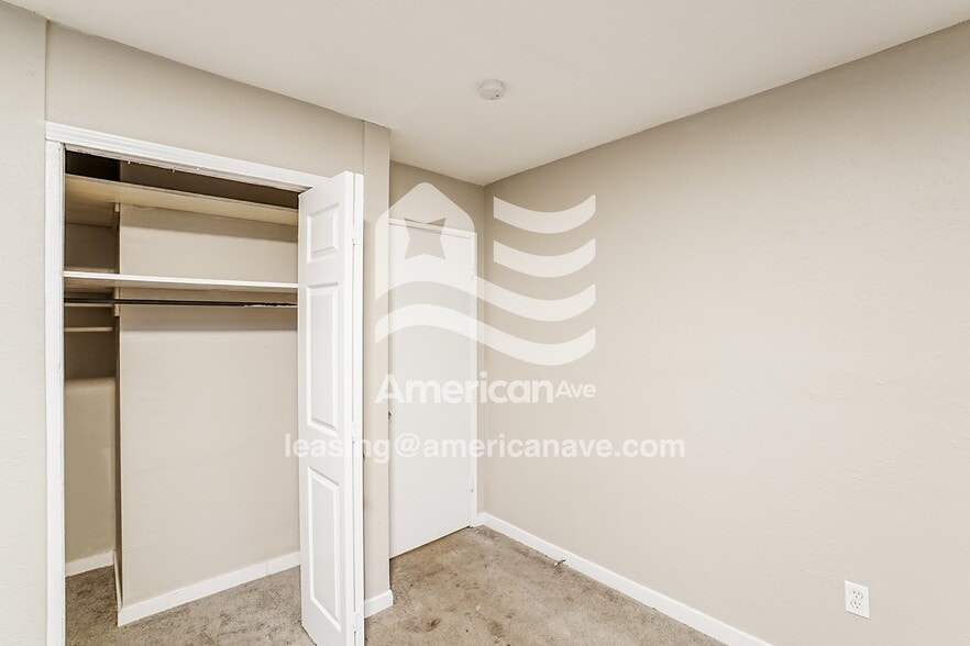 Building Photo - 3027 Woodside Dr