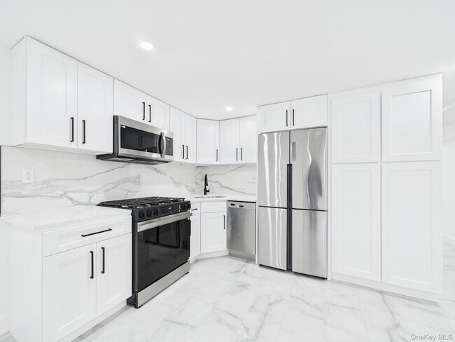 Building Photo - 1770 Pacific St