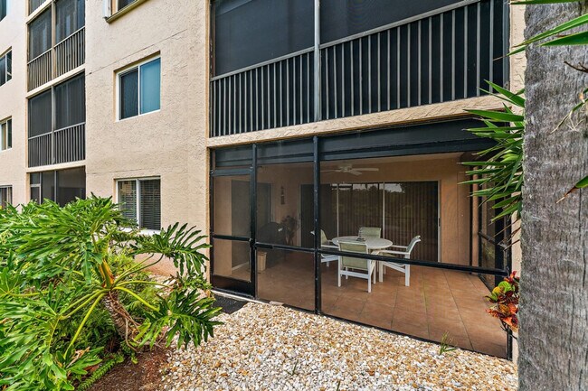 Building Photo - 275 Palm Ave