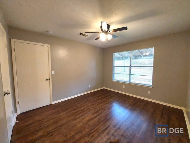 Building Photo - 1611 Hazelwood St
