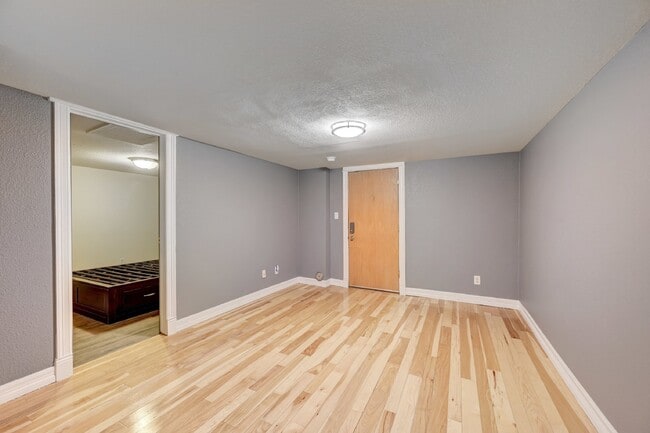 Building Photo - $1,150 - 1 bed, 1 bath charming Condo in t...