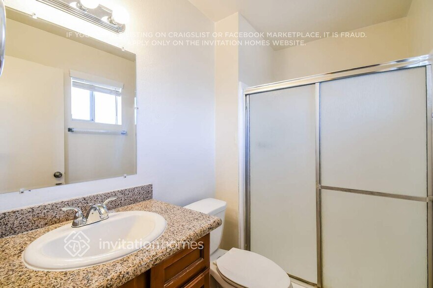 Building Photo - 429 E 10th Dr