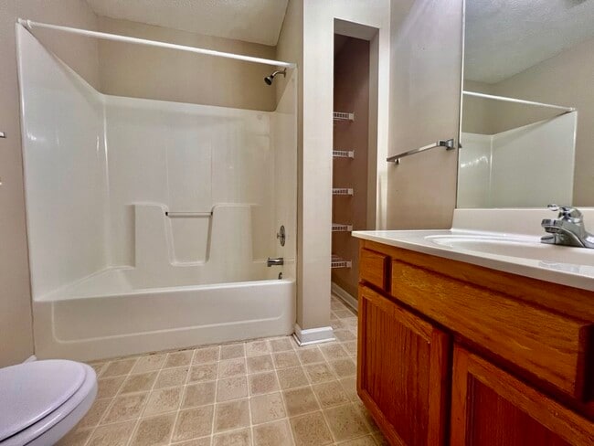 Building Photo - 180 Stone Henge Ln