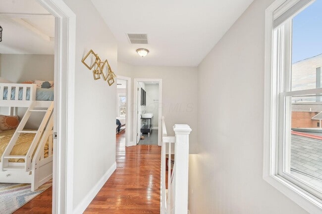 Building Photo - 565 Lathrop St