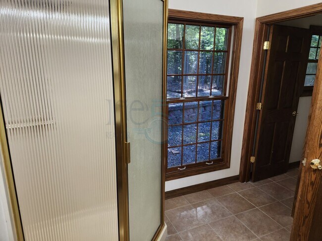 Building Photo - RARE exquisite home on acreage in the heart of West Little Rock!