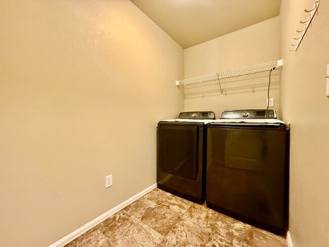 Building Photo - Amazing Views with this 3 bed, 2.5 bath Townhome