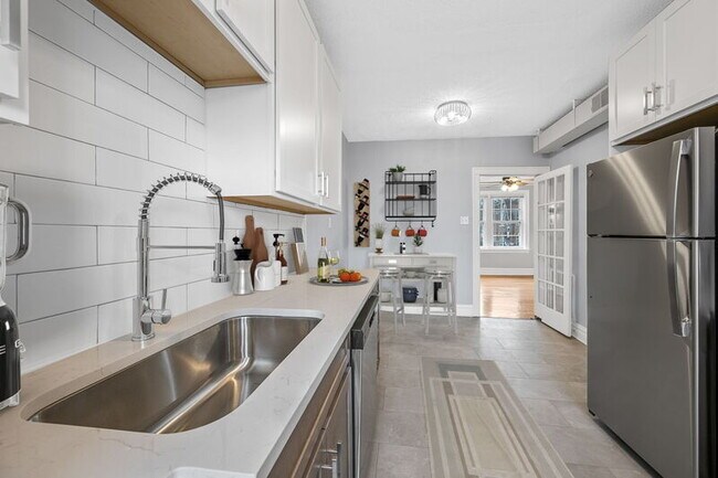 Primary Photo - 1240 Hawthorne Pl