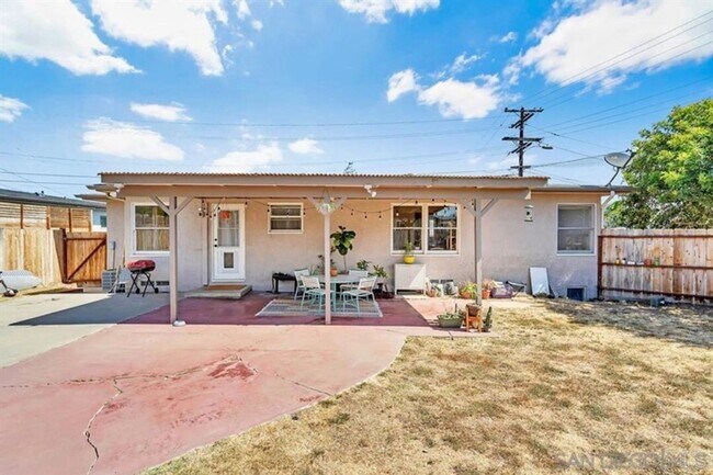 Building Photo - Charming Cottage in College East - Available Beginning of July 2026