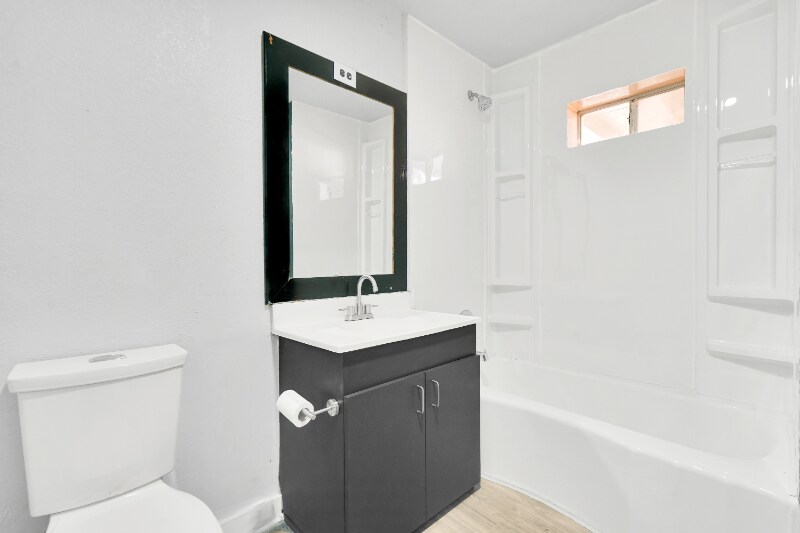 Building Photo - 140 Glenarm Pl