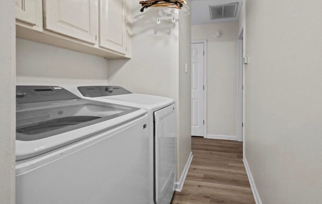 Building Photo - 1017 Southhills Dr