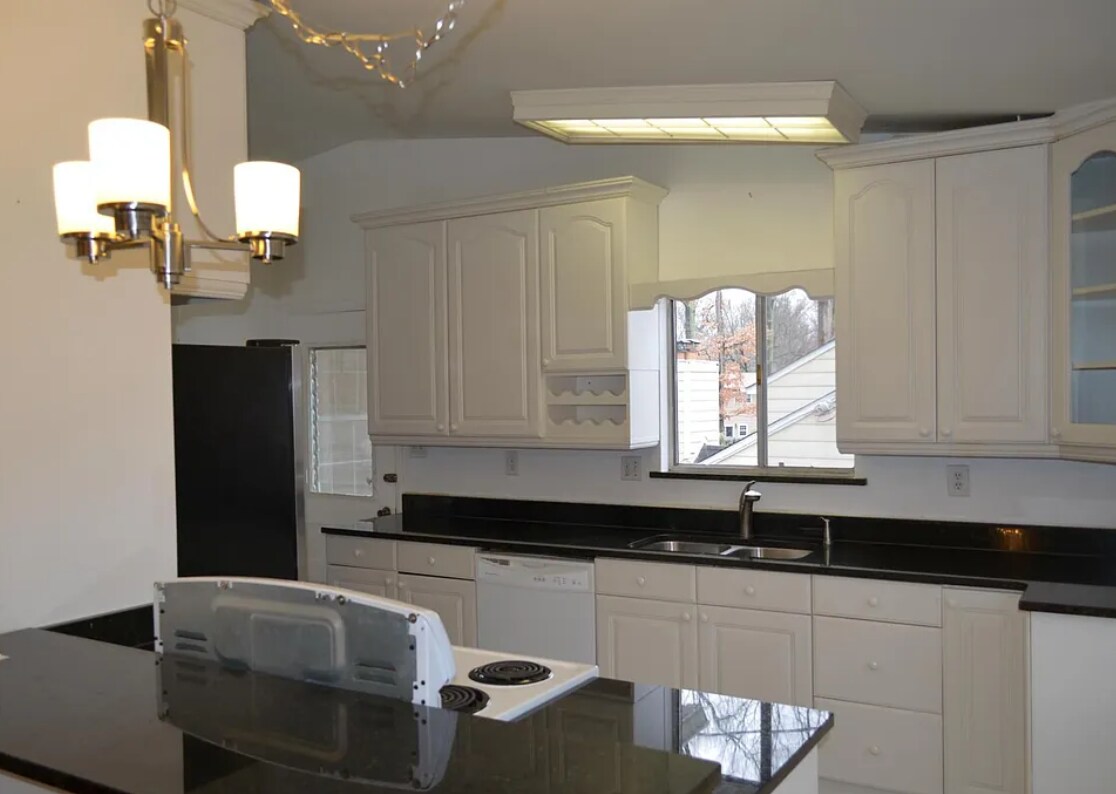 Building Photo - 4616 Twinbrook Rd