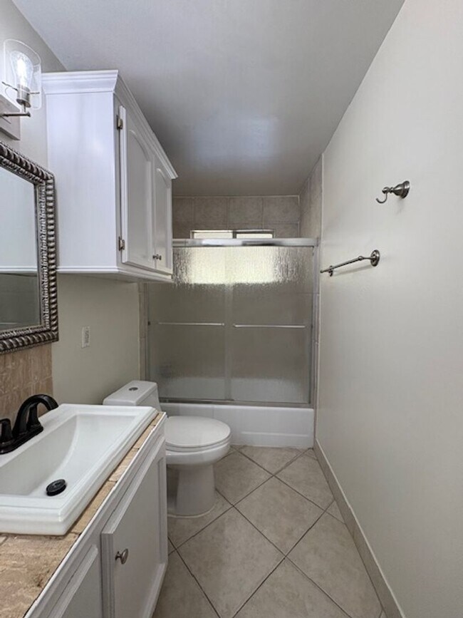 Building Photo - Redlands 4 Bedroom Home