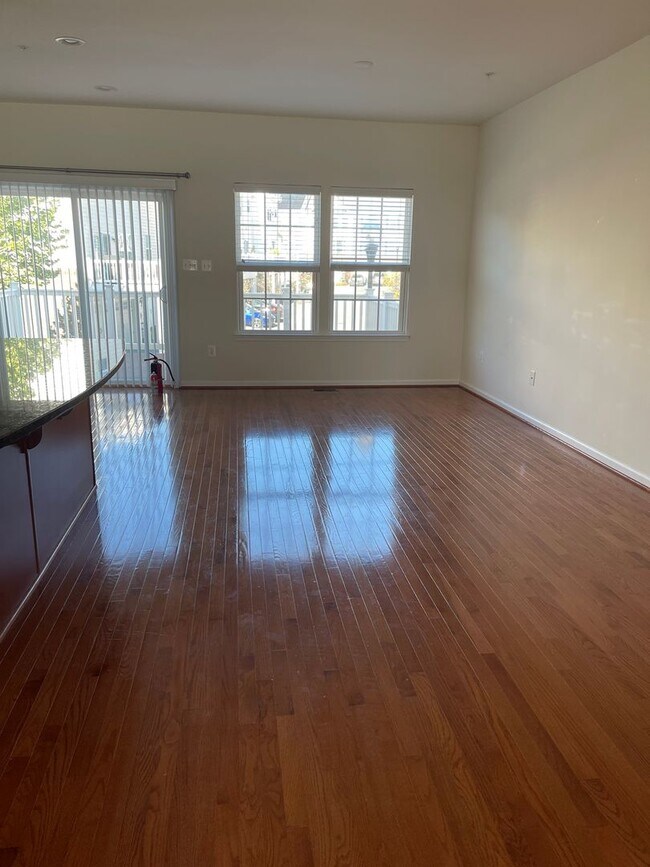 Building Photo - THREE LEVEL TOWNHOUSE WITH 2 CAR GARAGE
