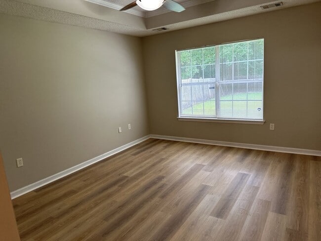 Building Photo - 247 Laurel Hill Cir