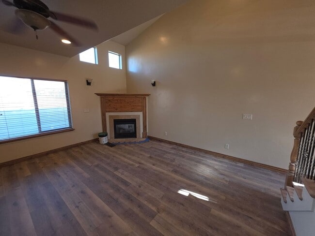 Building Photo - Wang-J1