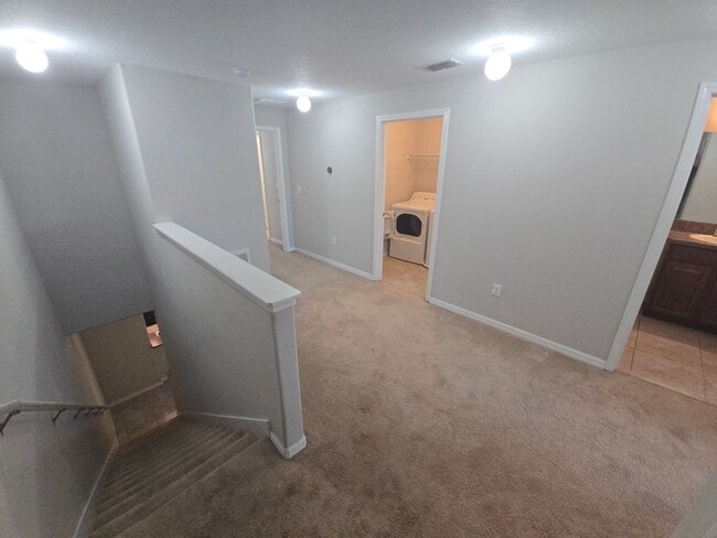 Building Photo - Town House 3/2.5 in Riverview