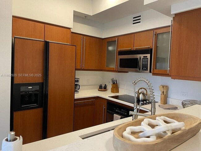 Building Photo - 2069 S Ocean Dr