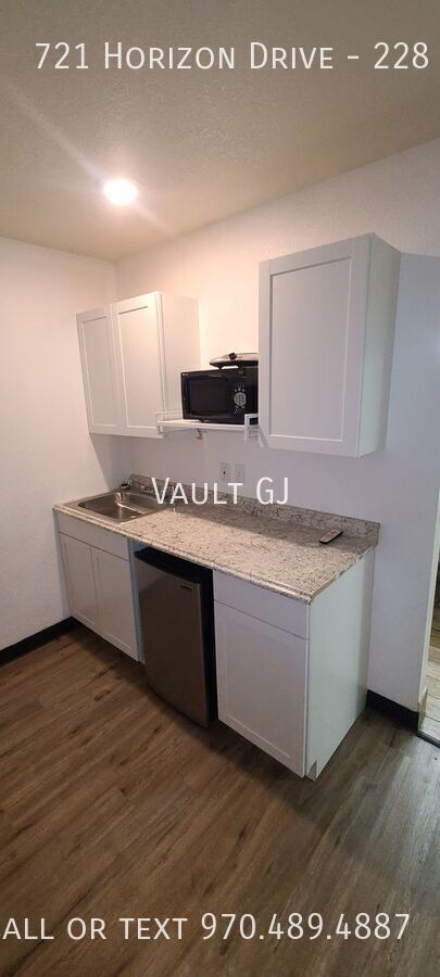 Building Photo - 721 Horizon Dr