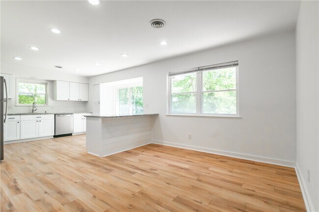 Building Photo - 2332 S Clover Dr