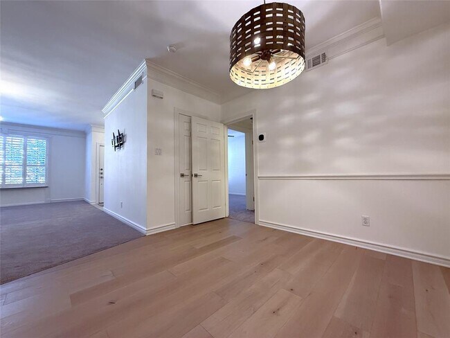 Building Photo - 2700 Revere St