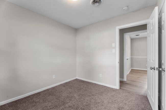 Building Photo - 620 Starling Way