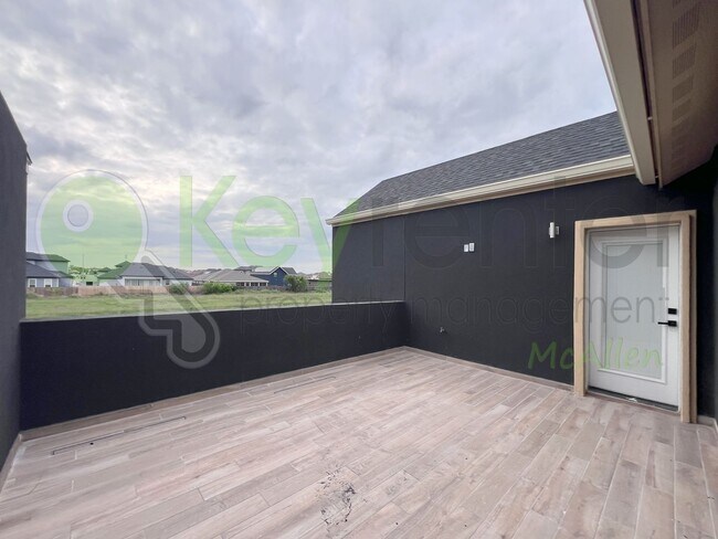 Building Photo - Stunning 3- bed/ 2.5 upgraded luxury townhome in Pharr at a Reduced Price