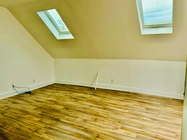 Building Photo - 288 Pleasant St