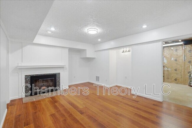 Building Photo - 2988 Borge St