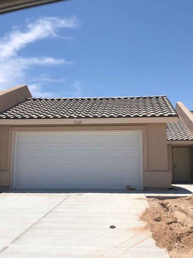 Primary Photo - Desert Sky 3 Bedroom Townhome!