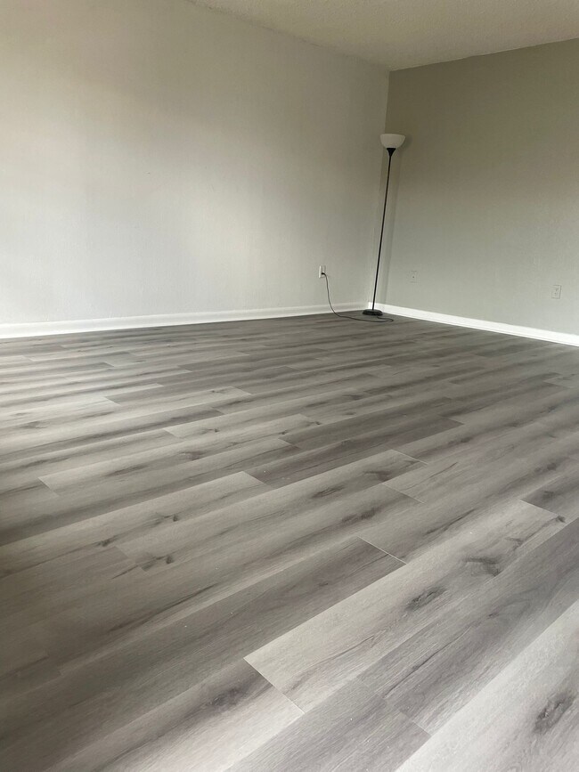 Building Photo - 746 McDougall Ct