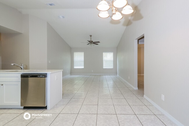 Building Photo - 1530 18th Ave SW