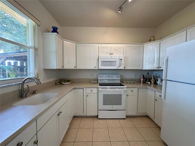 Building Photo - 13261 SW 127th Ct