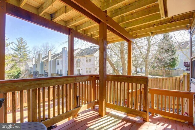 Building Photo - 8200 Maple Ridge Ave