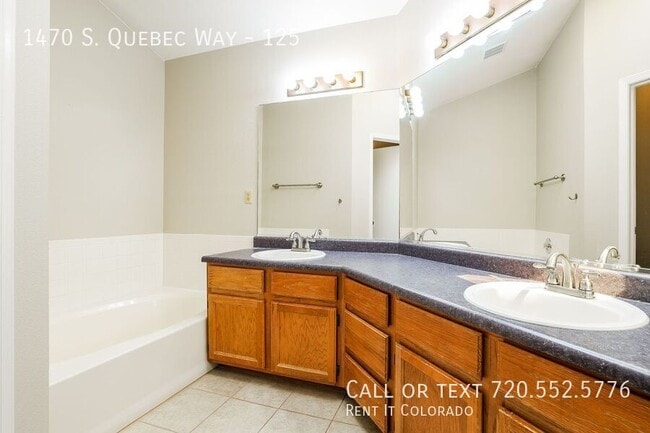 Building Photo - 1470 S Quebec Way