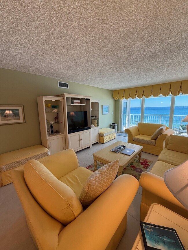 Building Photo - 4636 El Mar Dr