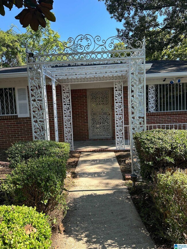 Building Photo - 905 45th St N