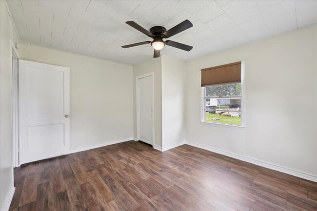 Building Photo - 3811 Dunn Ave