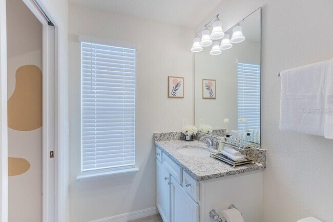 Building Photo - 7215 Oakmoss Loop