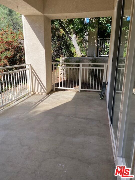 Building Photo - 732 Palisades Dr