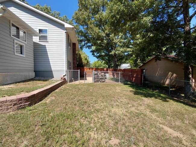 Building Photo - Single Family Home!
