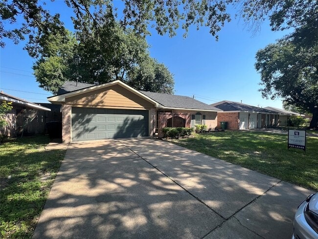 Building Photo - 6010 Hoover St